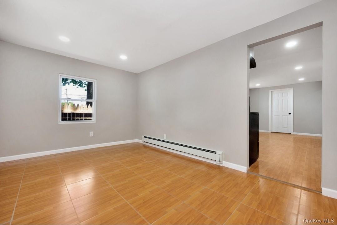 #16 photo, 74 E Suffolk Avenue, サフォーク郡 Central Islip , NY 11722