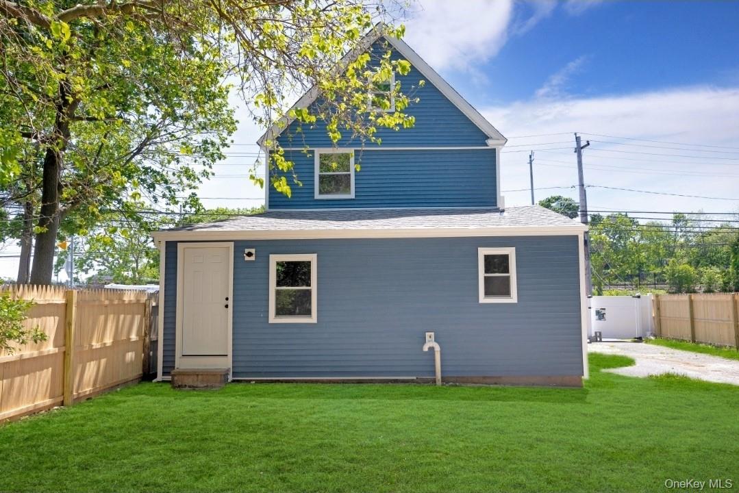 #4 photo, 74 E Suffolk Avenue, サフォーク郡 Central Islip , NY 11722