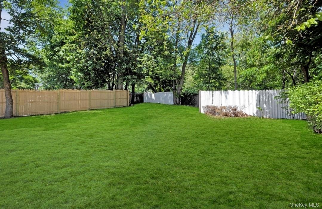 #5 photo, 74 E Suffolk Avenue, サフォーク郡 Central Islip , NY 11722