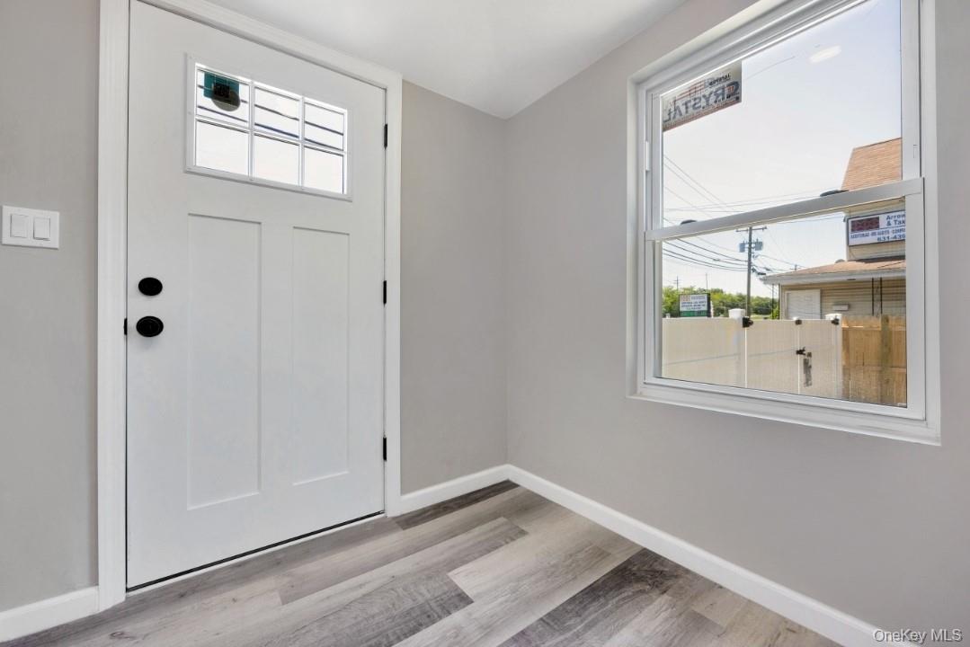 #6 photo, 74 E Suffolk Avenue, サフォーク郡 Central Islip , NY 11722