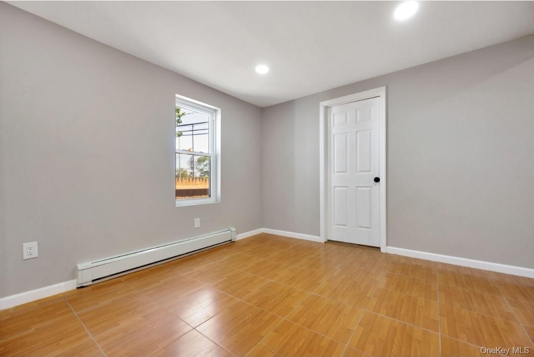 #8 photo, 74 E Suffolk Avenue, サフォーク郡 Central Islip , NY 11722