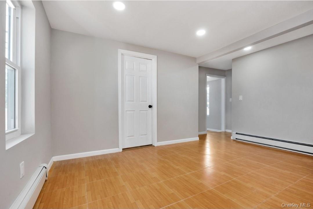 #9 photo, 74 E Suffolk Avenue, サフォーク郡 Central Islip , NY 11722