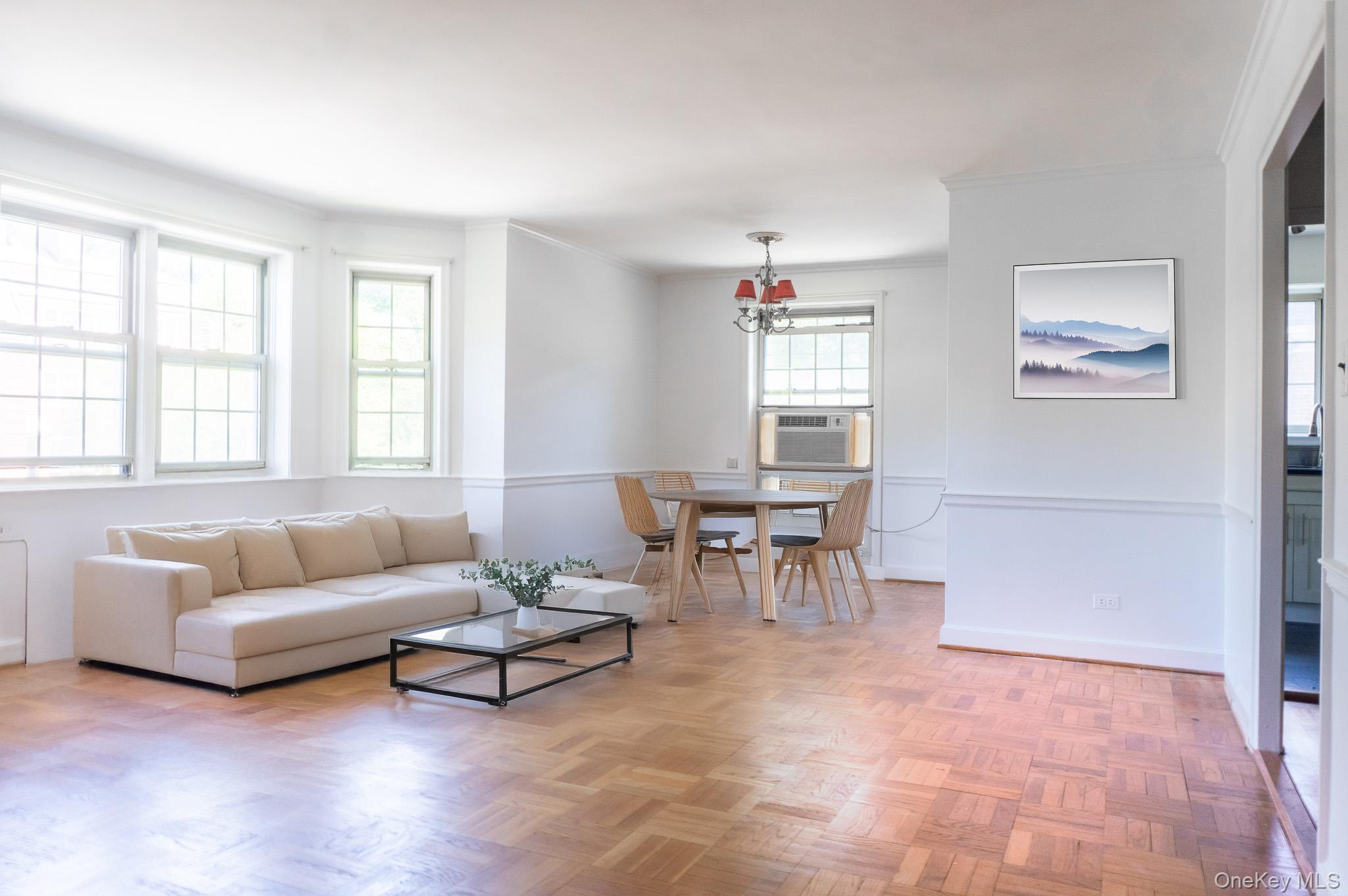 #5 photo, 7 chateaux Circle, Scarsdale , NY 10583