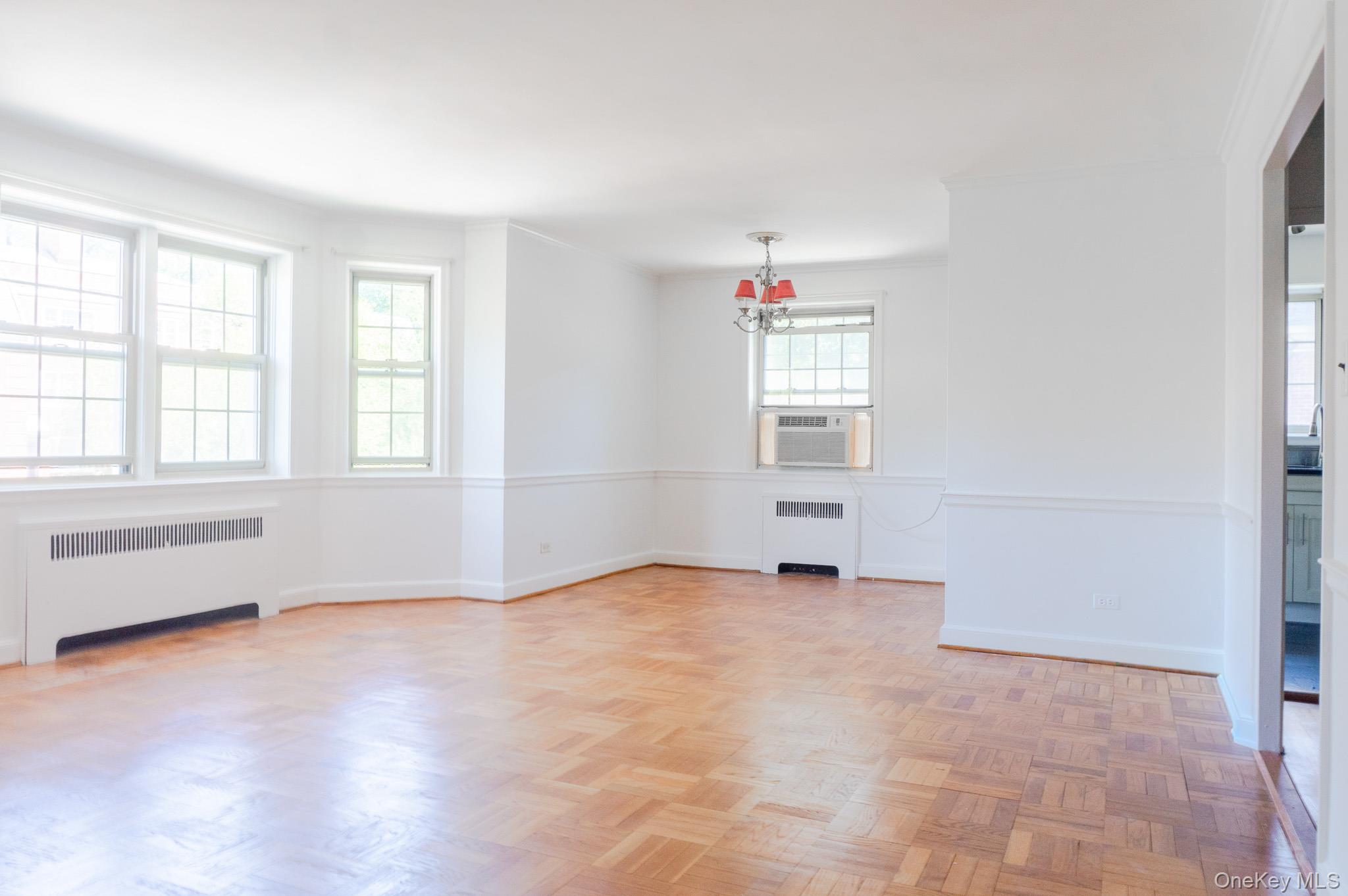 #6 photo, 7 chateaux Circle, Scarsdale , NY 10583