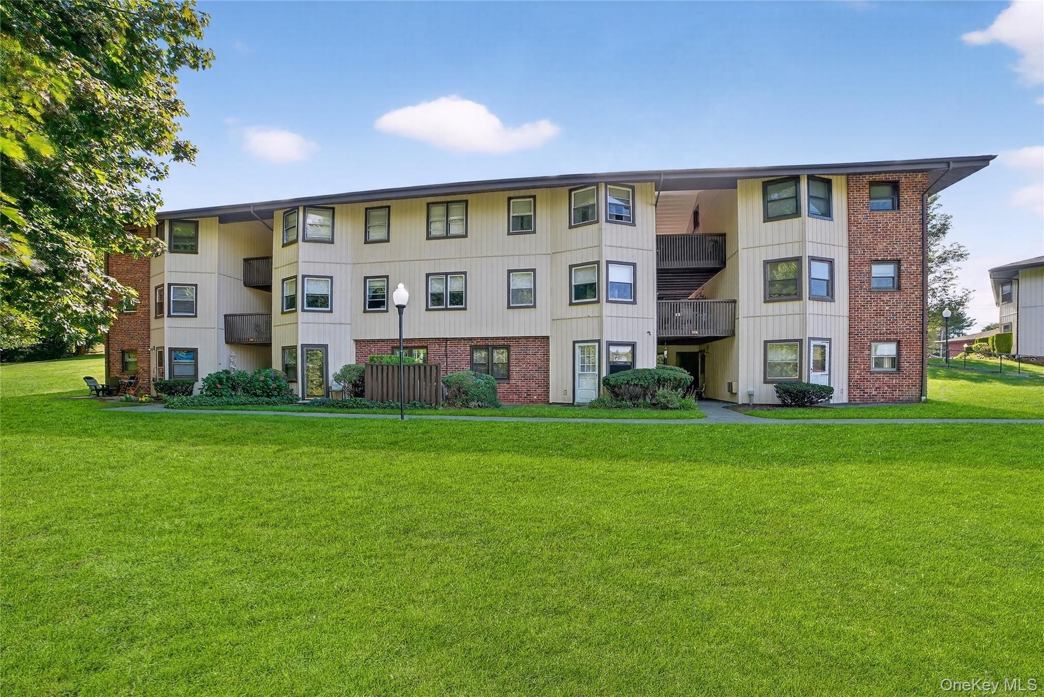 #5 photo, 15 Essex Place, Yorktown Heights , NY 10598