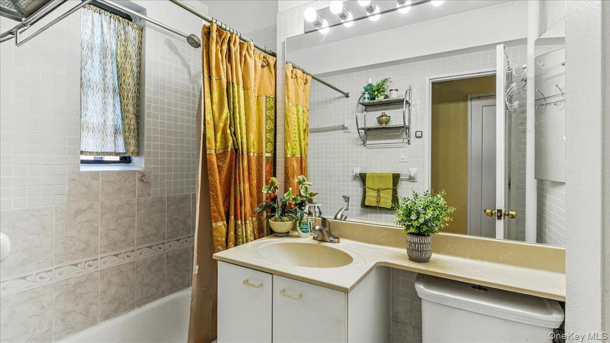 #12 photo, 88-10 34Th Avenue, クイーンズ区 Jackson Heights , NY 11372