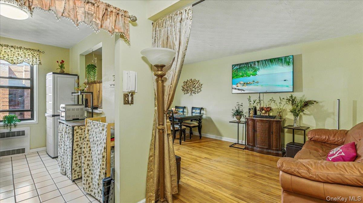 #3 photo, 88-10 34Th Avenue, クイーンズ区 Jackson Heights , NY 11372