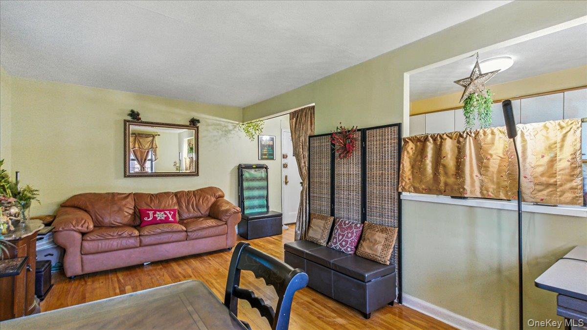 #7 photo, 88-10 34Th Avenue, クイーンズ区 Jackson Heights , NY 11372