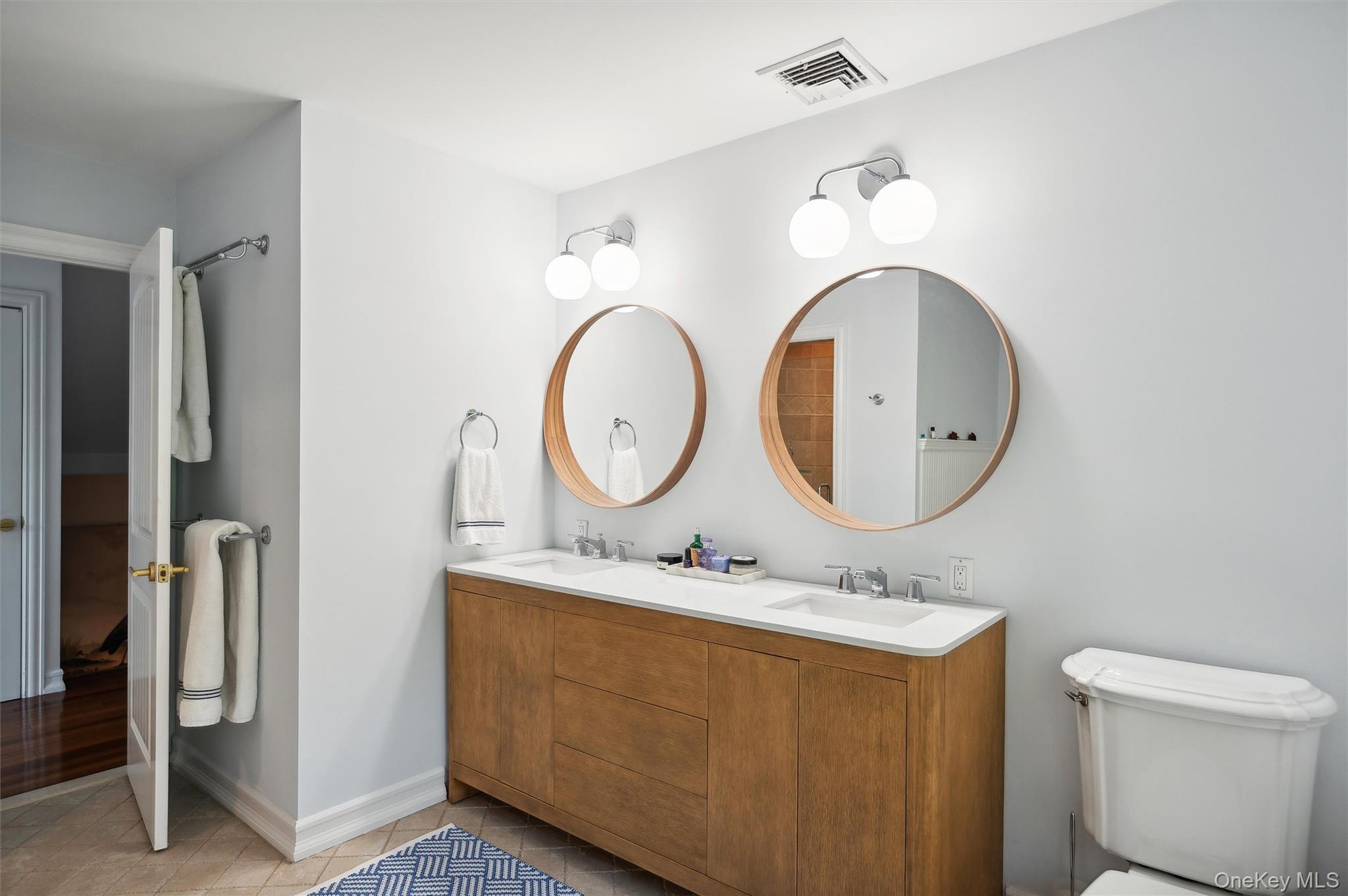 #14 photo, 409 Old Canoe Place Road, サフォーク郡 Southampton , NY 11968