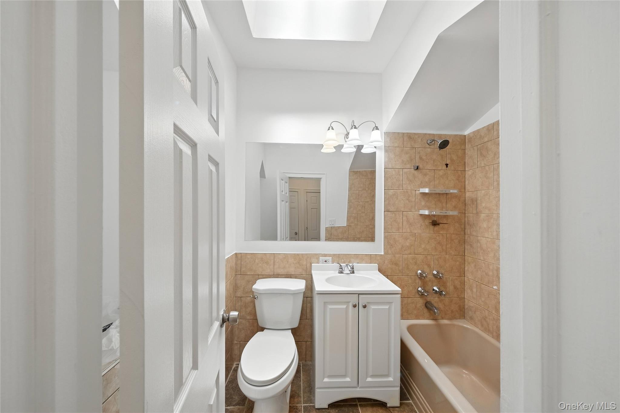 #11 photo, 5958 69th Place, 뉴욕퀸즈 Maspeth , NY 11378