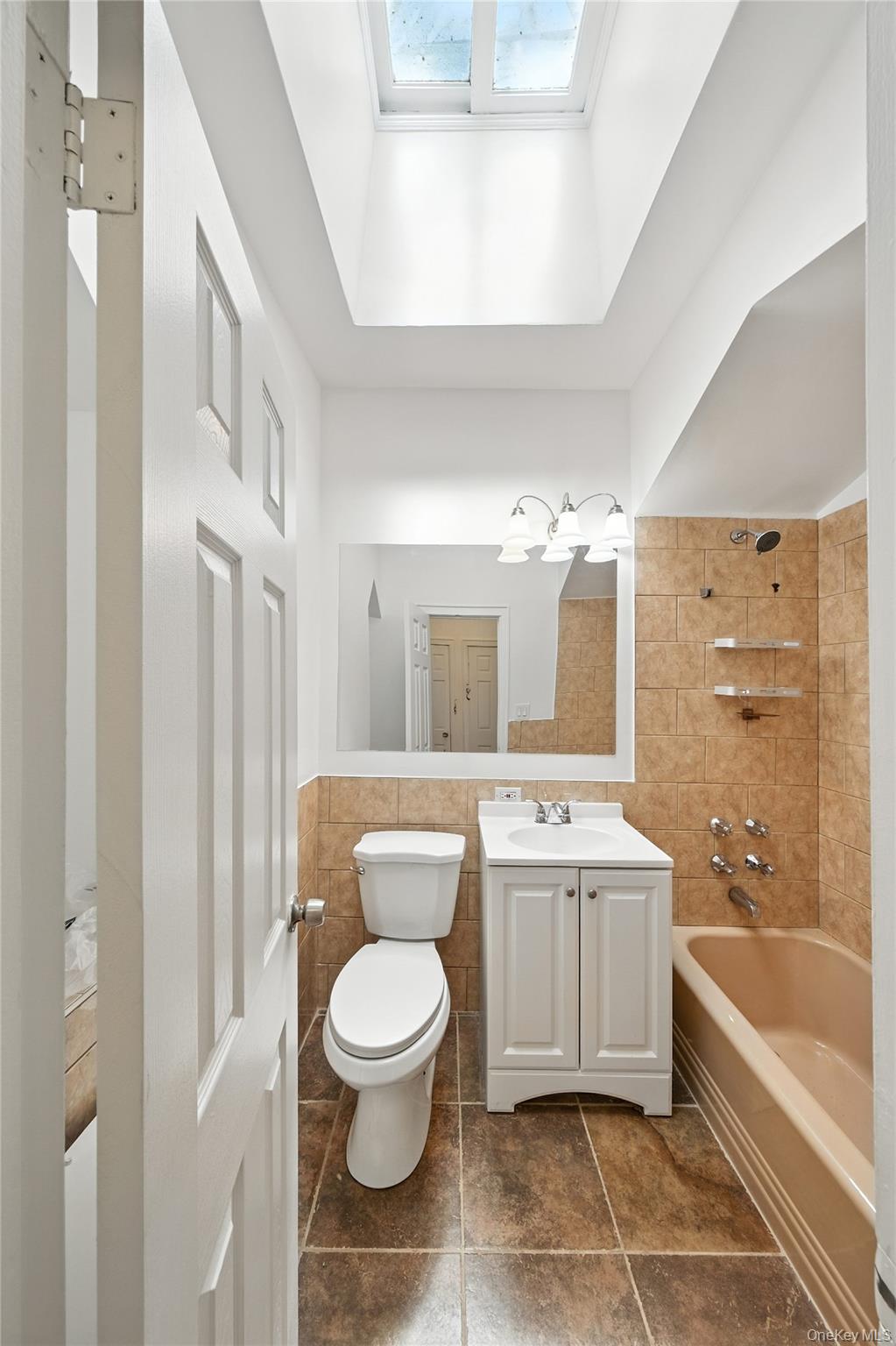 #12 photo, 5958 69th Place, 뉴욕퀸즈 Maspeth , NY 11378