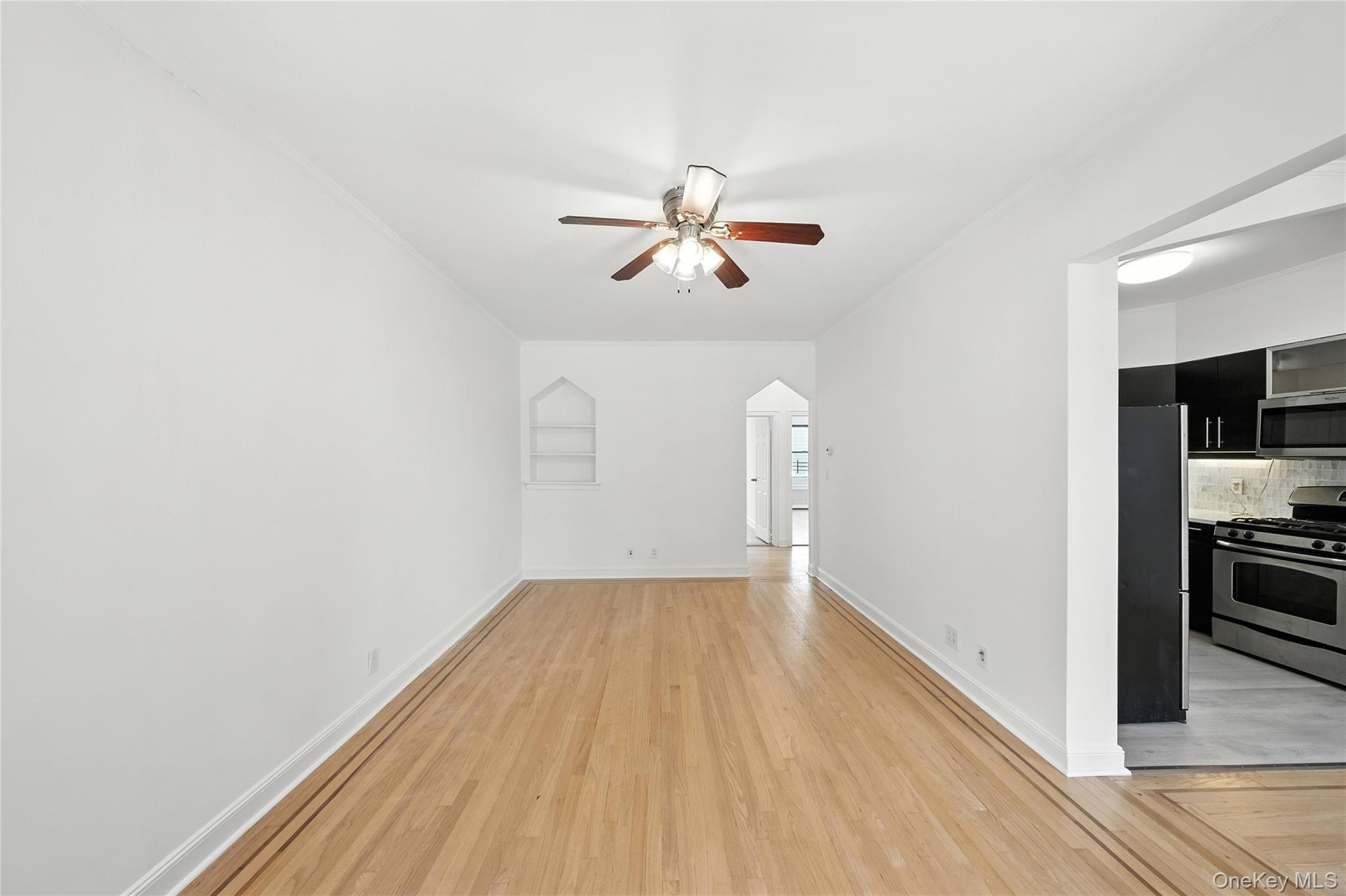 #13 photo, 5958 69th Place, 뉴욕퀸즈 Maspeth , NY 11378