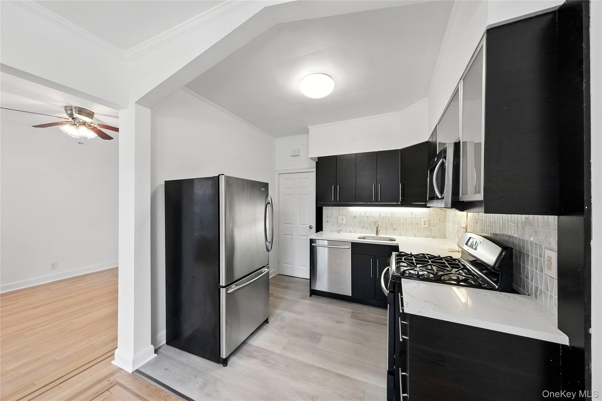 #16 photo, 5958 69th Place, 뉴욕퀸즈 Maspeth , NY 11378