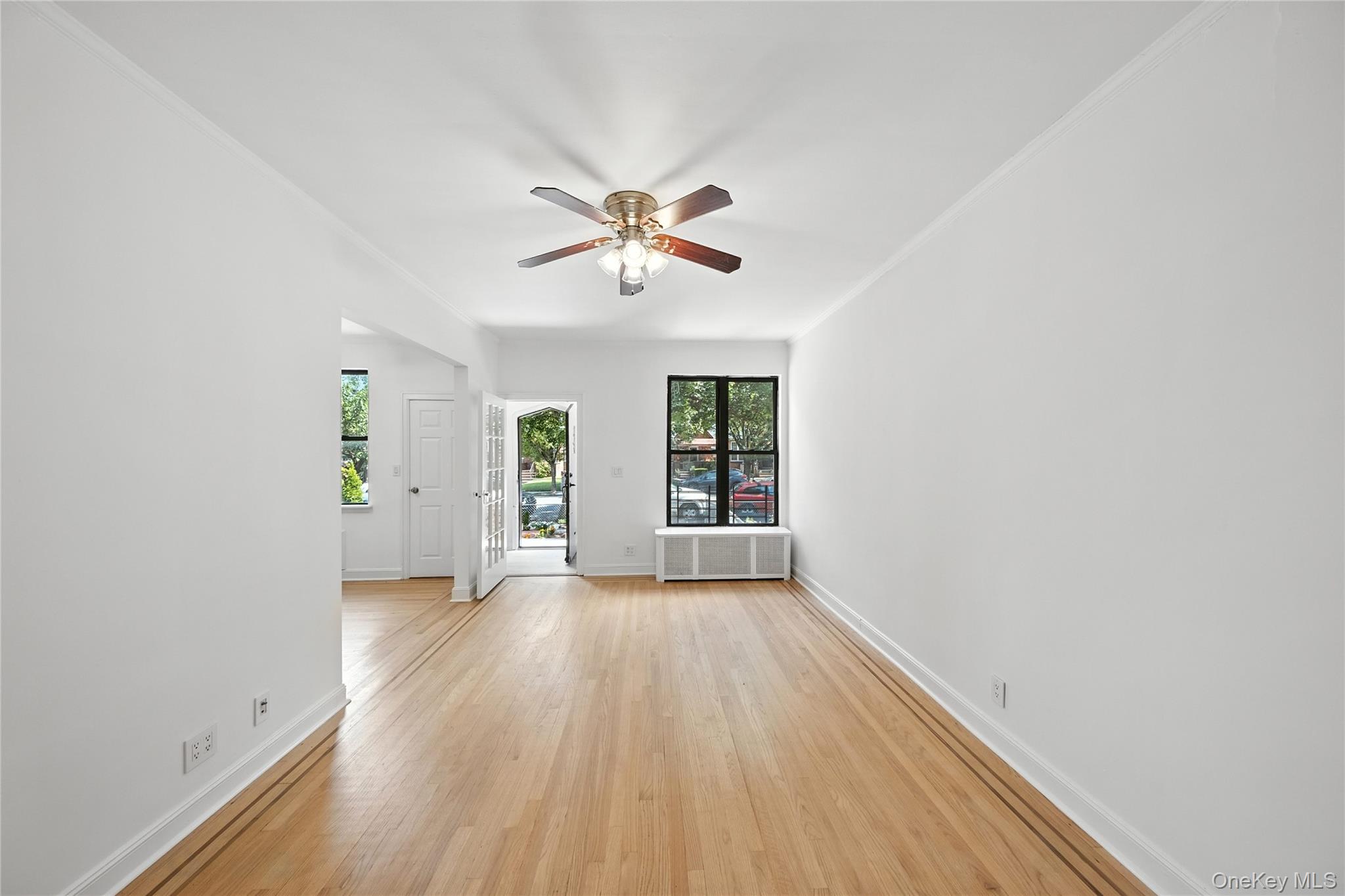 #4 photo, 5958 69th Place, 뉴욕퀸즈 Maspeth , NY 11378