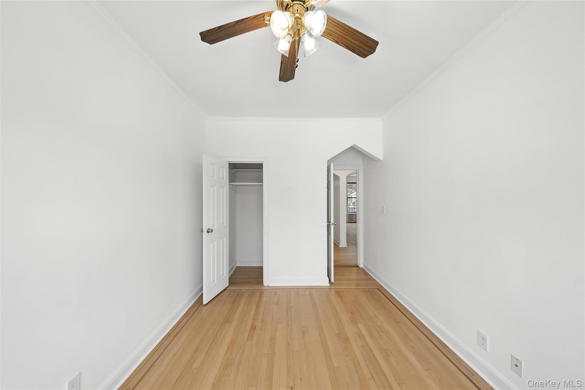 #8 photo, 5958 69th Place, 뉴욕퀸즈 Maspeth , NY 11378