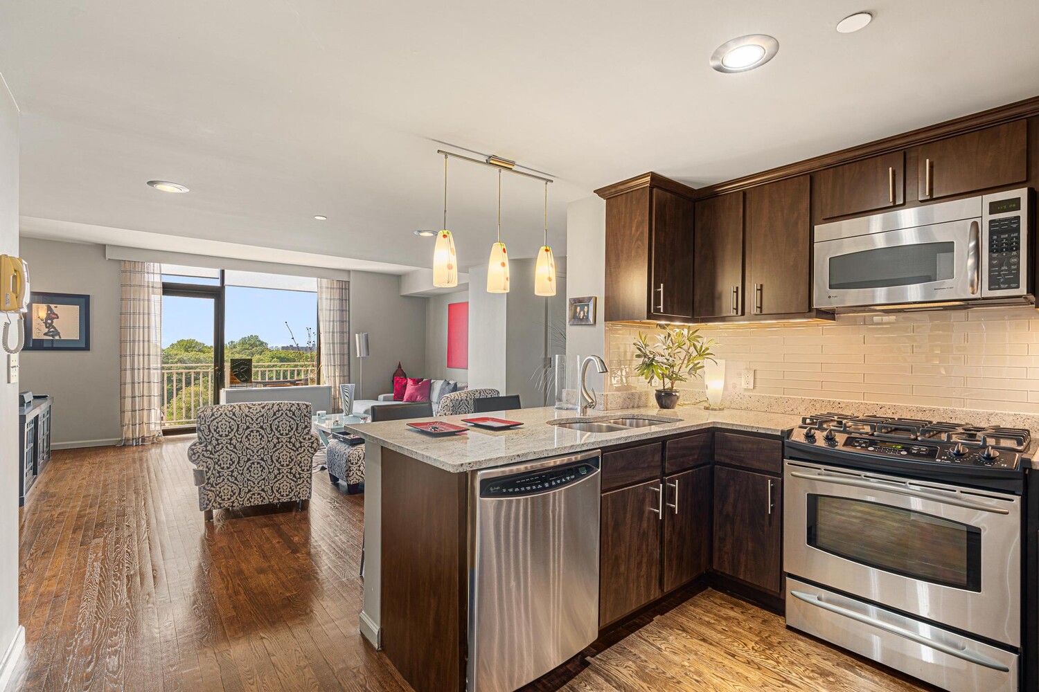 #3 photo, 116-24 GROSVENOR Lane, クイーンズ区 Kew Gardens , NY 11418