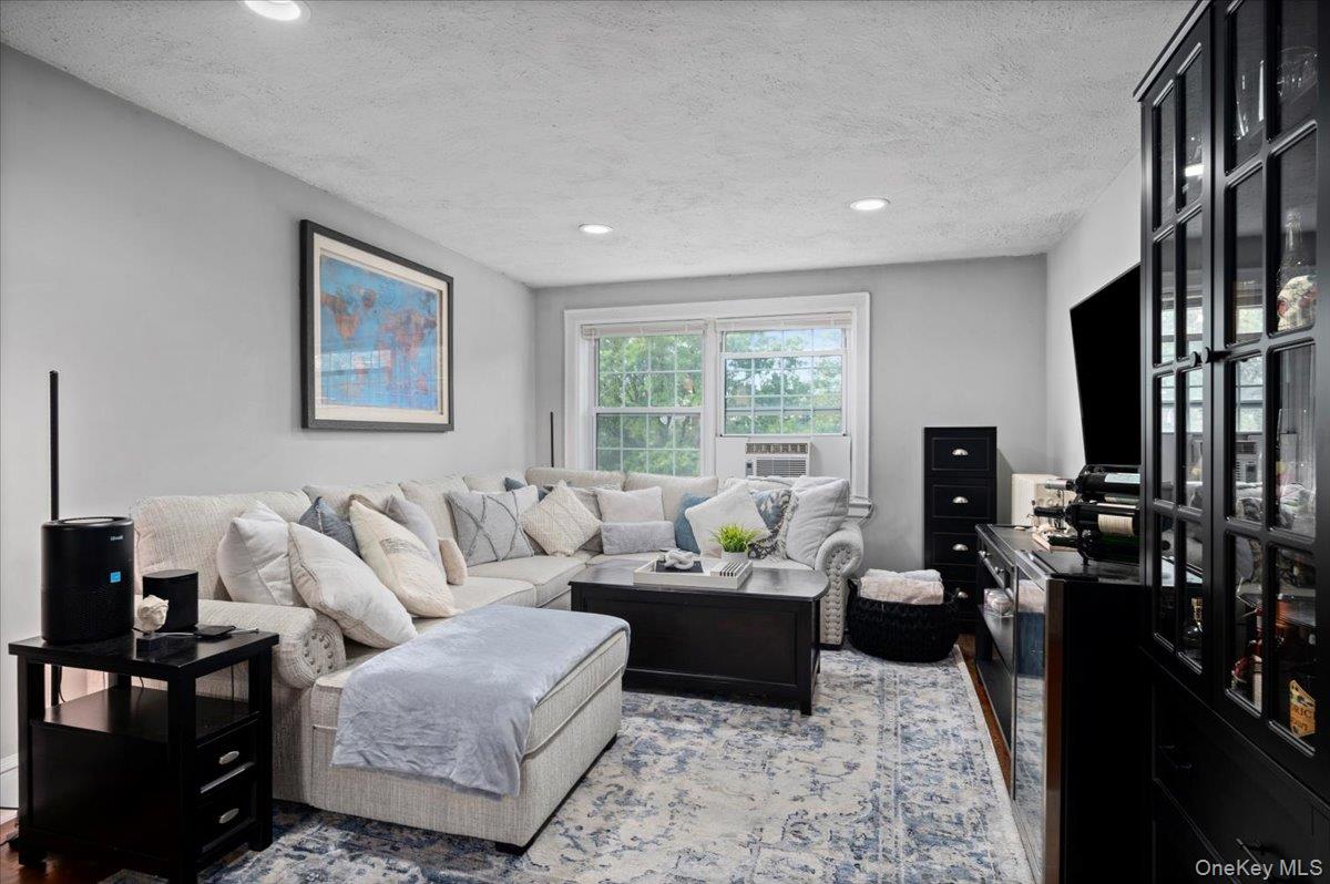 #2 photo, 512 Mamaroneck Avenue, White Plains , NY 10605