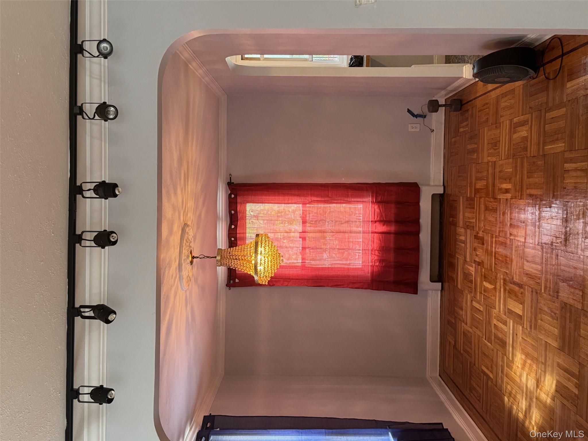 #11 photo, 2339 Barnes Avenue, ブロンクス区 Bronx , NY 10467