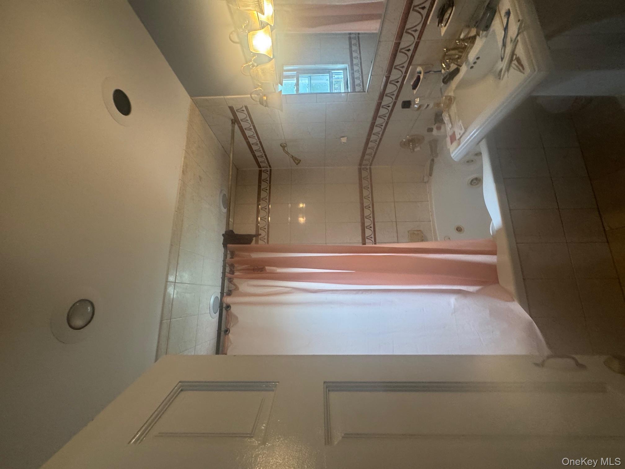 #15 photo, 2339 Barnes Avenue, ブロンクス区 Bronx , NY 10467