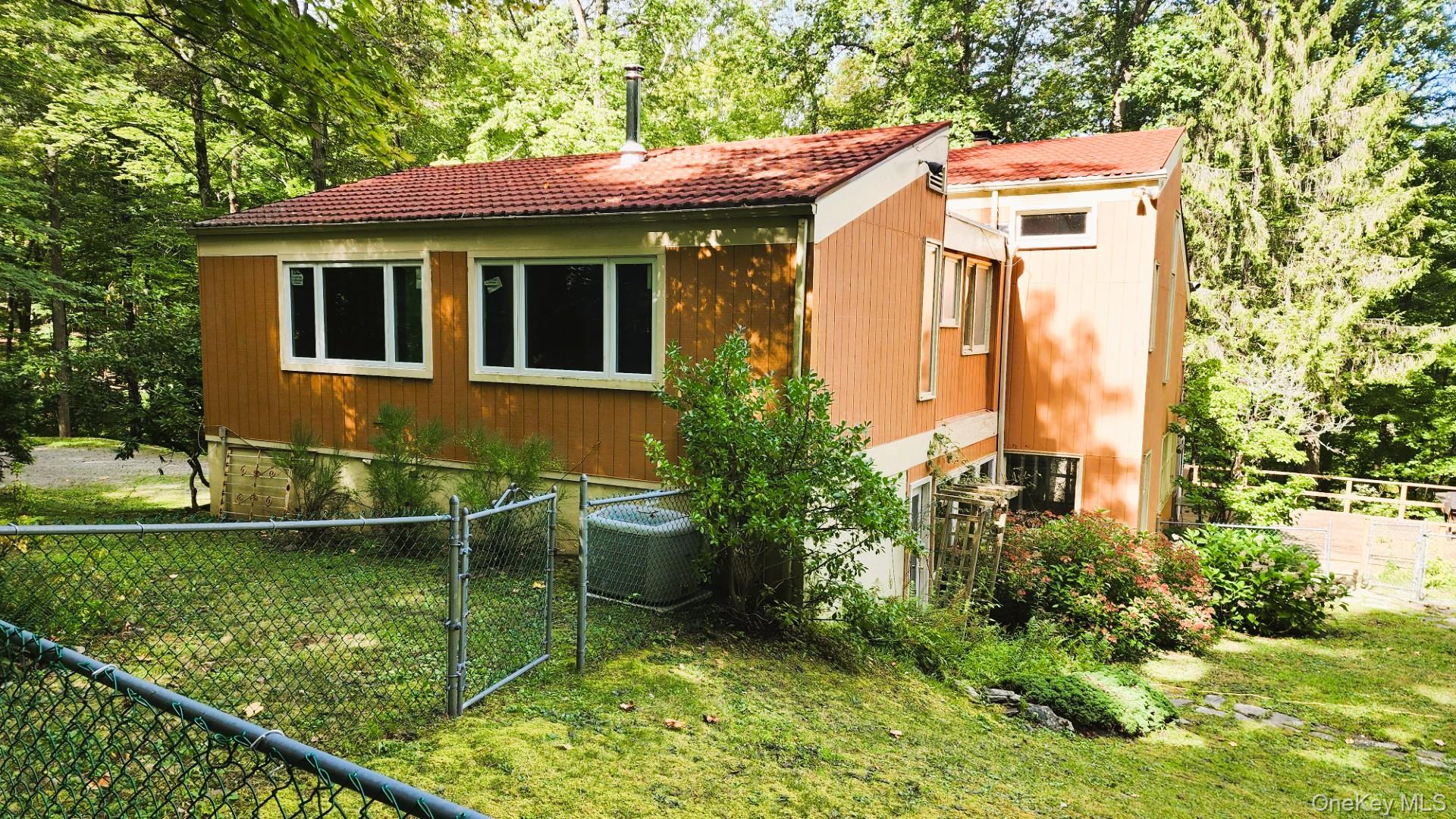 #4 photo, 402 Hortontown Road, Hopewell Junction , NY 12533