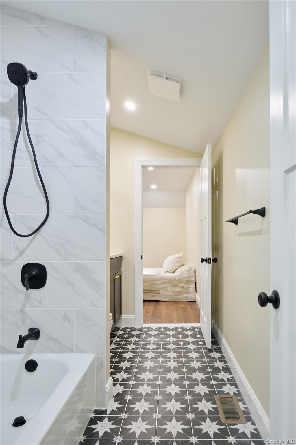 #14 photo, 536 River Road, Rhinebeck , NY 12572