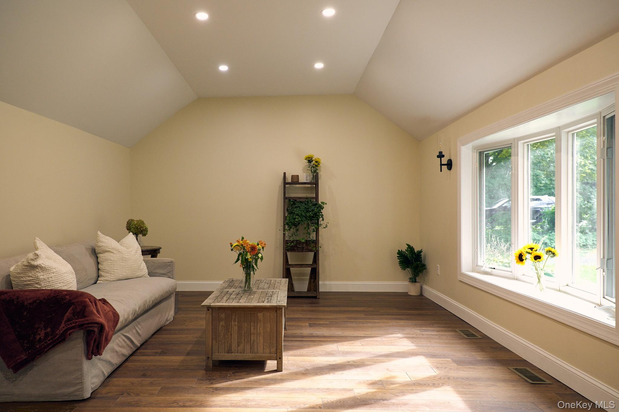 #4 photo, 536 River Road, Rhinebeck , NY 12572