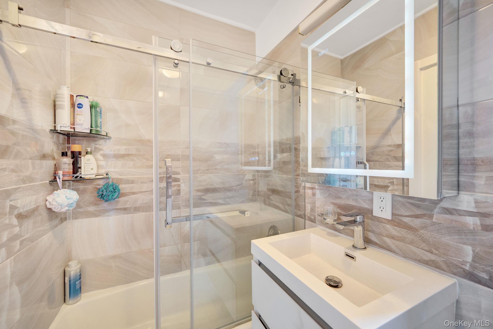 #20 photo, 139-21 85th Drive, クイーンズ区 Briarwood , NY 11435