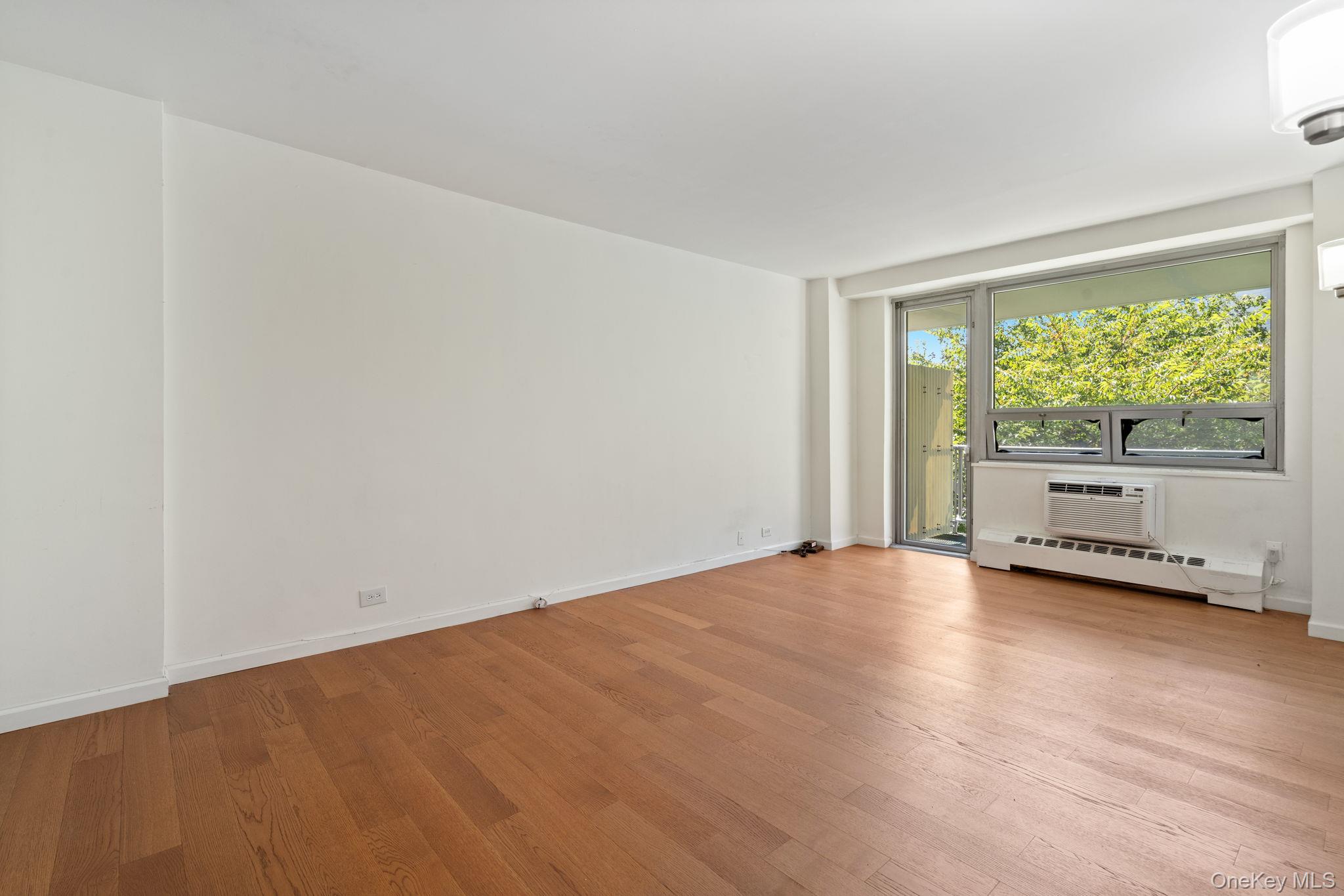 #8 photo, 61-15 97th Street, クイーンズ区 Rego Park , NY 11375