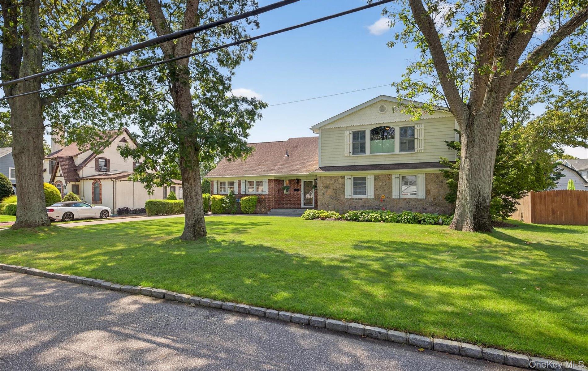 #2 photo, 36 Hemlock Lane, サフォーク郡 Bay Shore , NY 11706