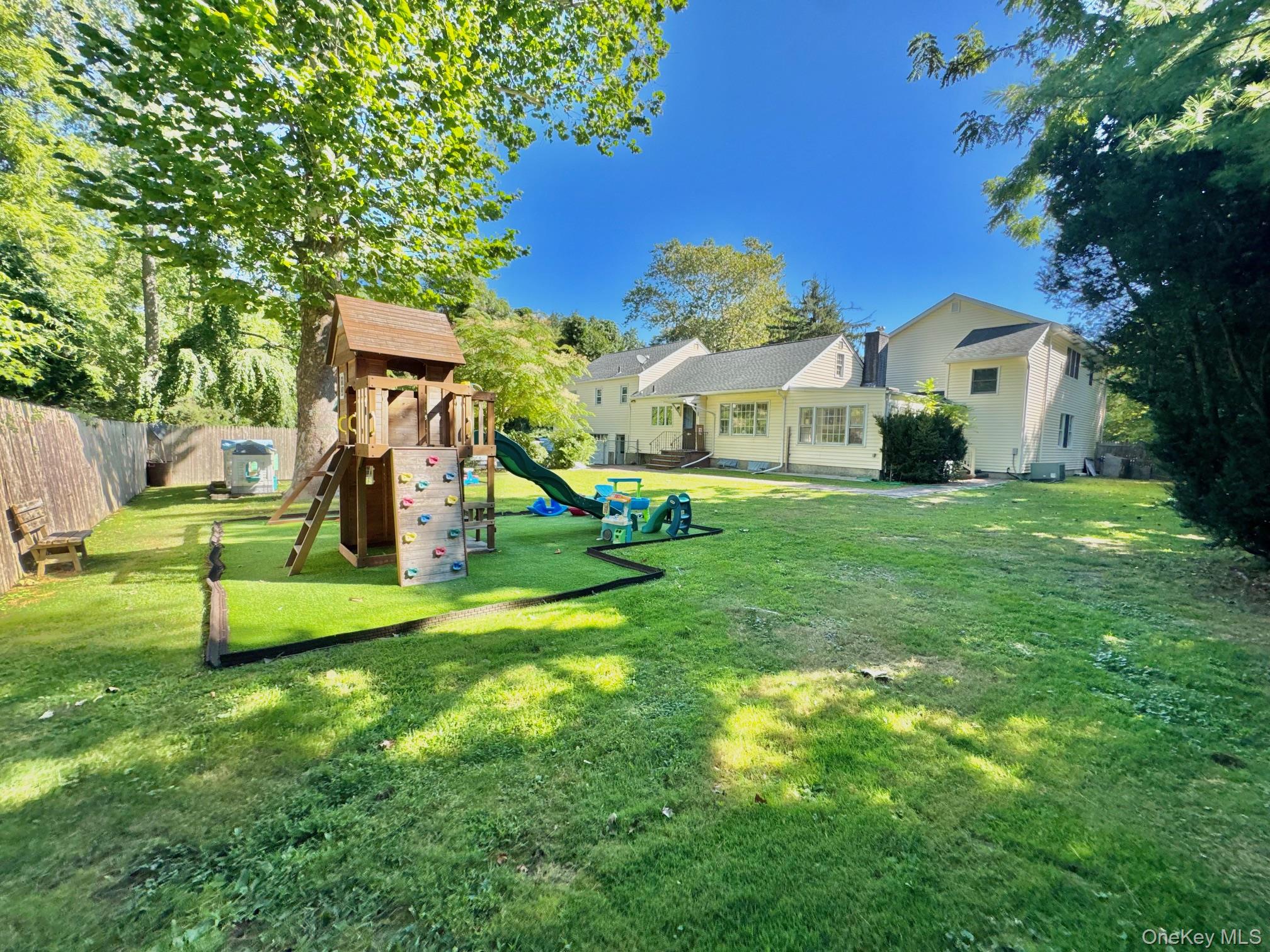 #4 photo, 329 Deer Park Road, サフォーク郡 Dix Hills , NY 11746