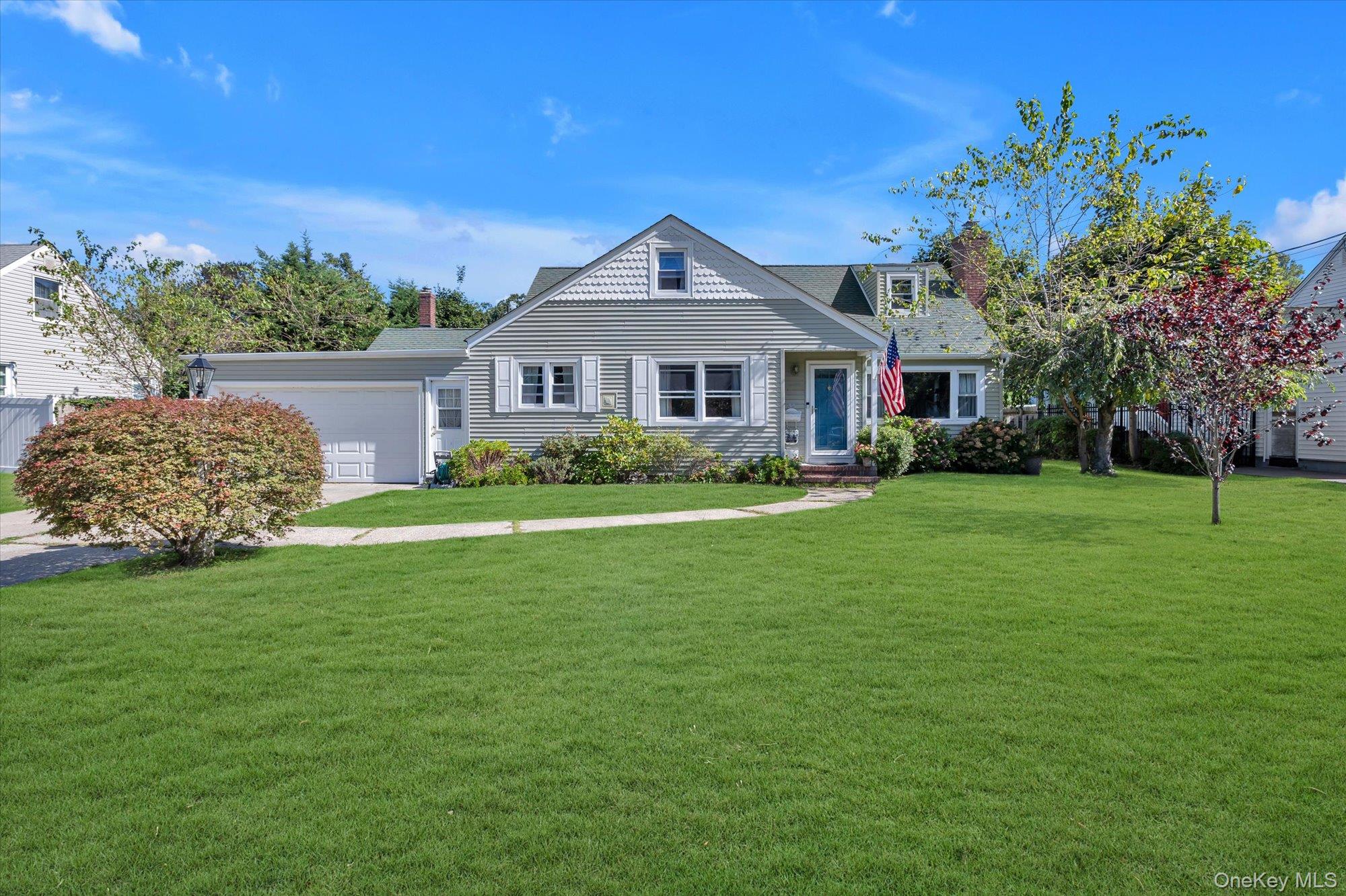 #1 photo, 55 Bayside Avenue, سوفولك Amityville , NY 11701