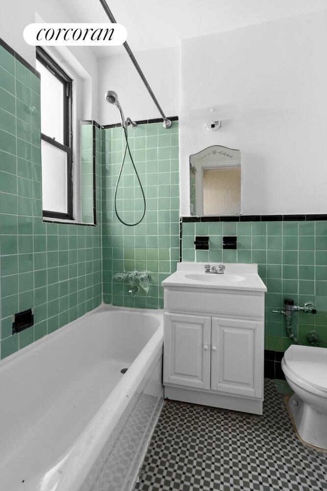 #11 photo, 1610 Ave P, ブルックリン区 Midwood , NY 11229