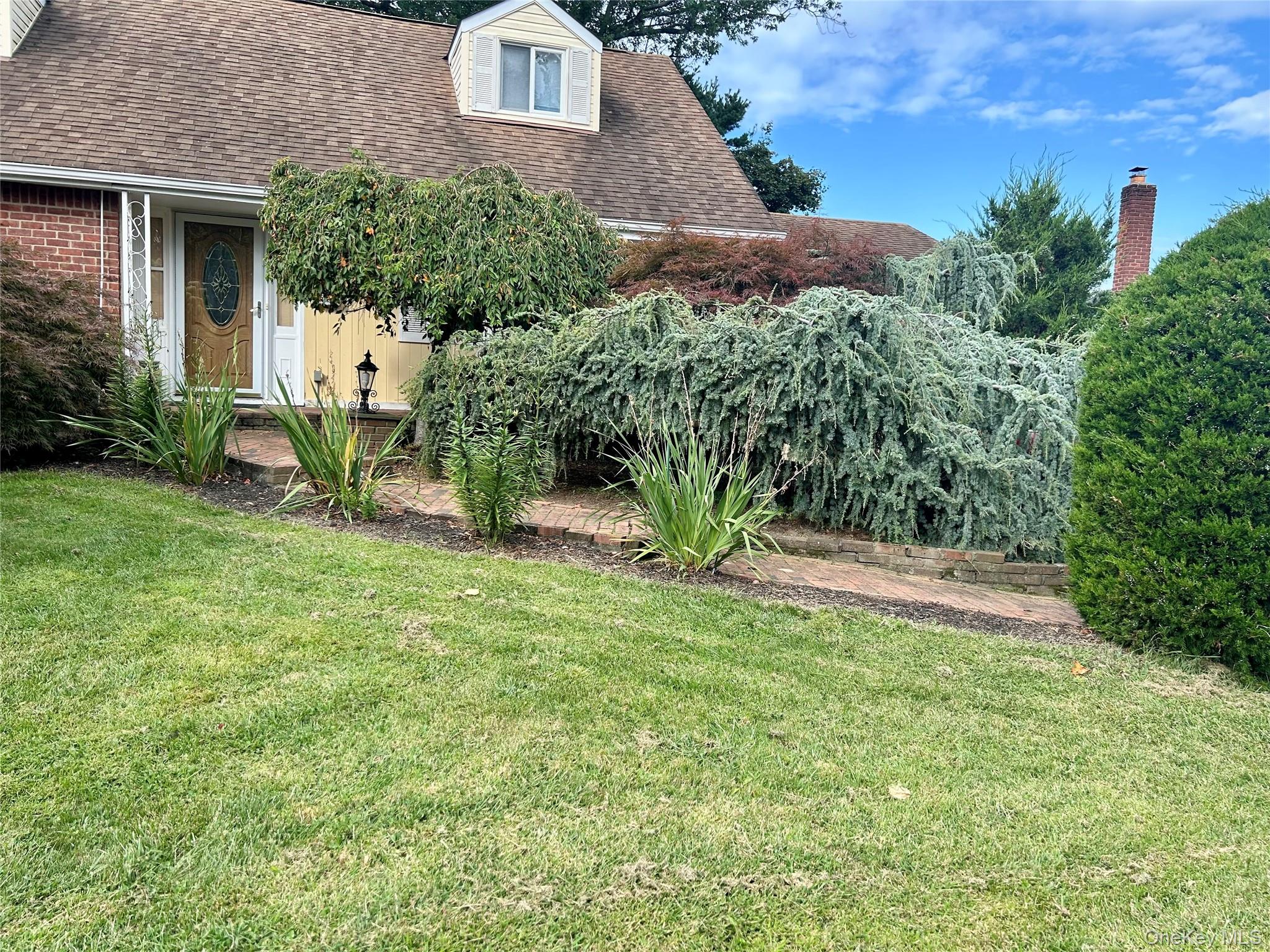 #1 photo, 24 Grover Lane, सफ़ोक काउंटी East Northport , NY 11731