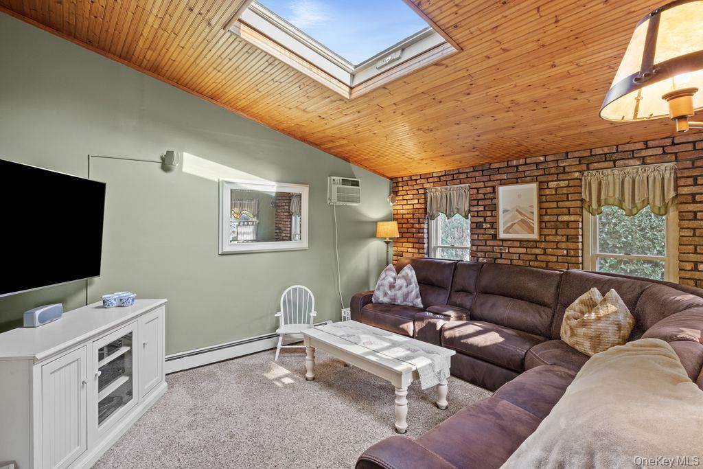 #8 photo, 37 Newark Street, サフォーク郡 Lindenhurst , NY 11757