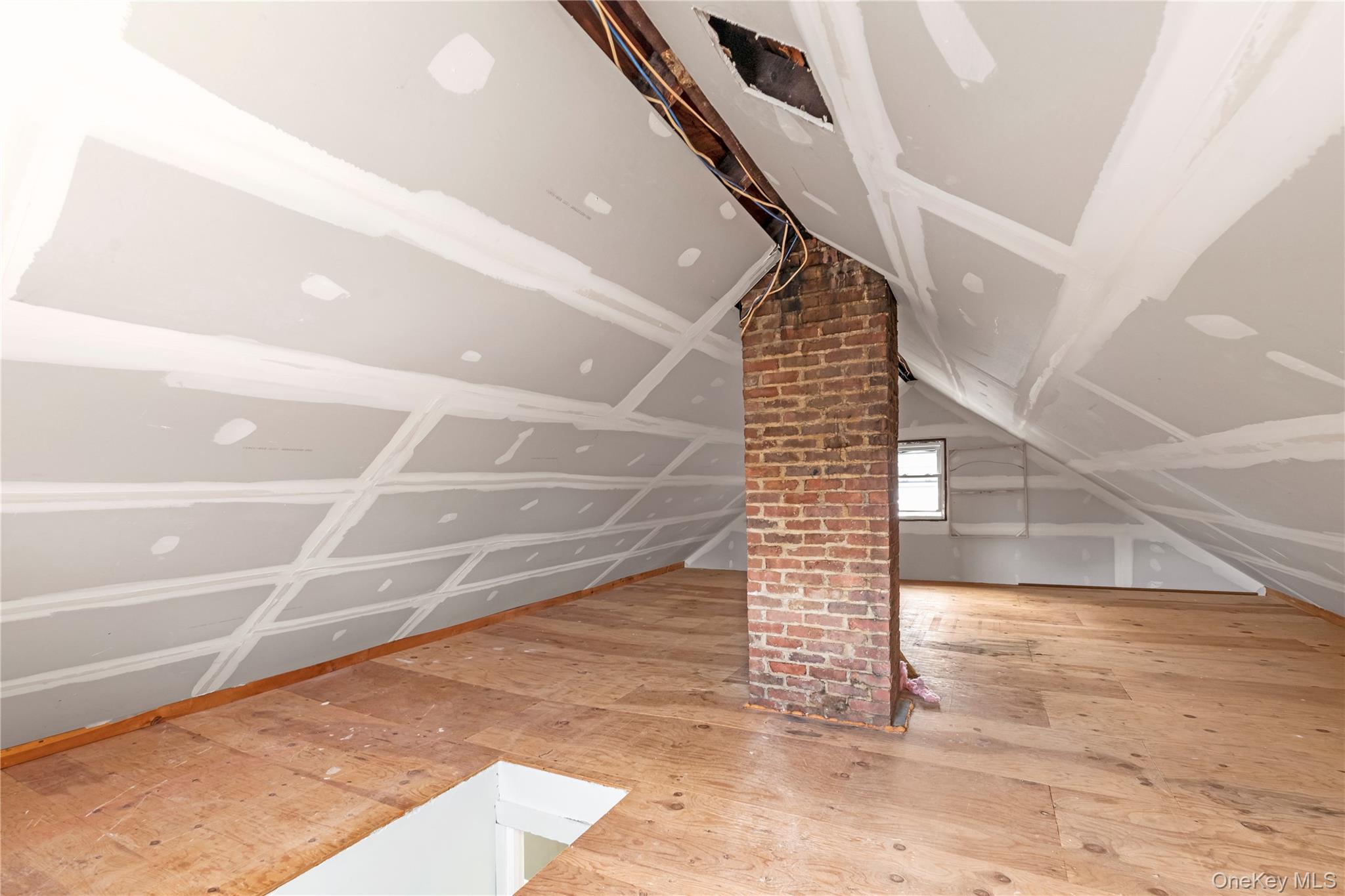 #14 photo, 24 Walnut Street, ナッソー郡 Westbury , NY 11590