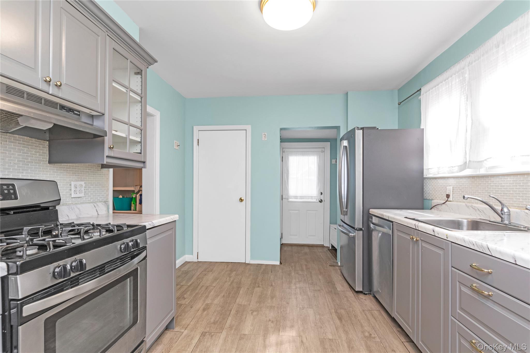 #3 photo, 24 Walnut Street, ナッソー郡 Westbury , NY 11590