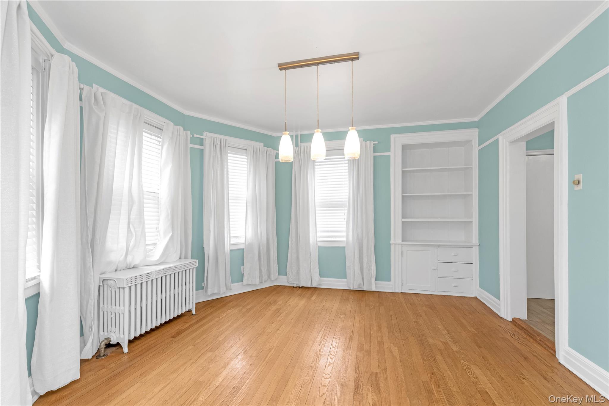 #4 photo, 24 Walnut Street, ナッソー郡 Westbury , NY 11590