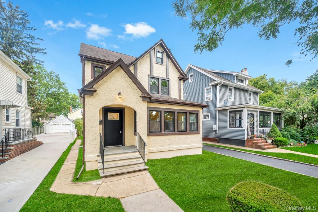 #1 photo, 103 Calla Avenue, नासाउ काउंटी Floral Park , NY 11001