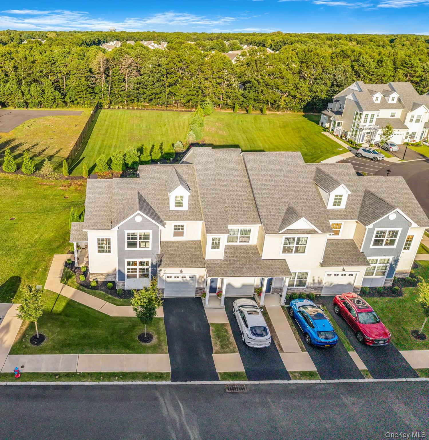 #1 photo, 88 Halley Drive, 東長島 Center Moriches , NY 11934