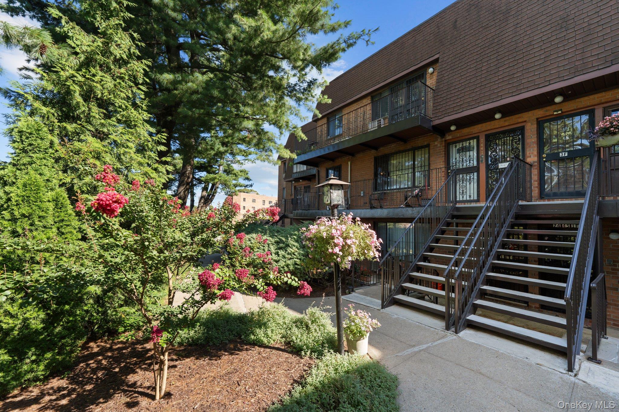 #1 photo, 7447 Calamus Avenue, クイーンズ区 Elmhurst , NY 11373