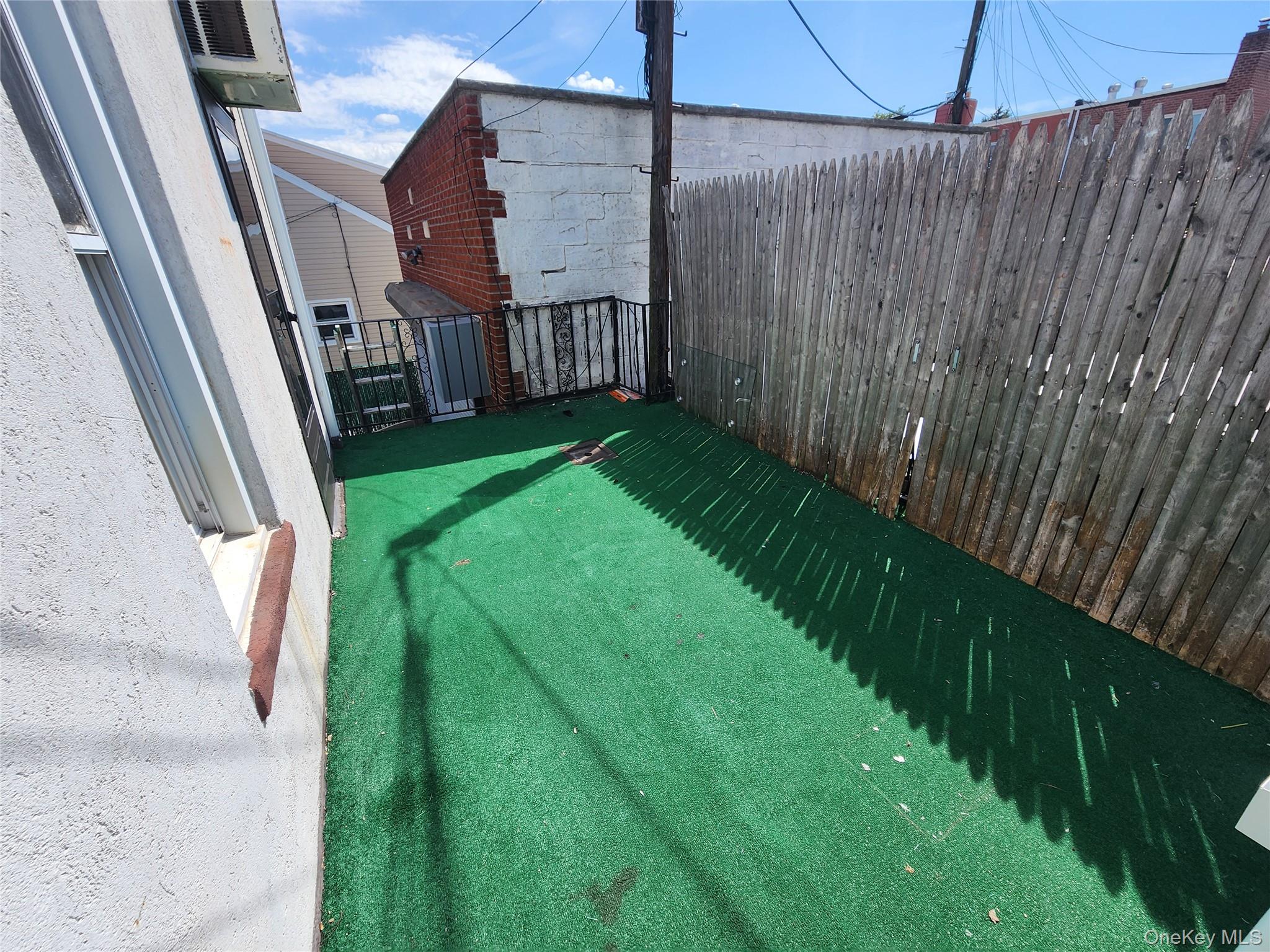 #16 photo, 5912 58th Road, クイーンズ区 Maspeth , NY 11378