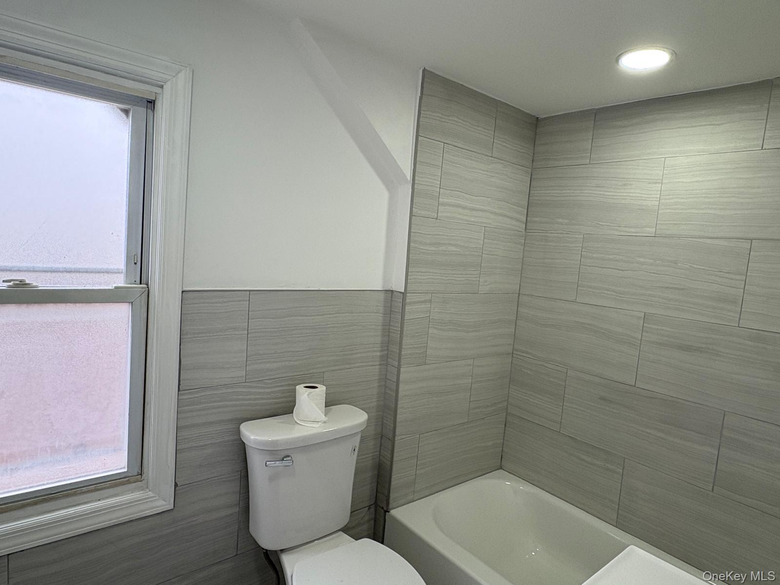 #12 photo, 78 S Franklin Street, ナッソー郡 Hempstead , NY 11550