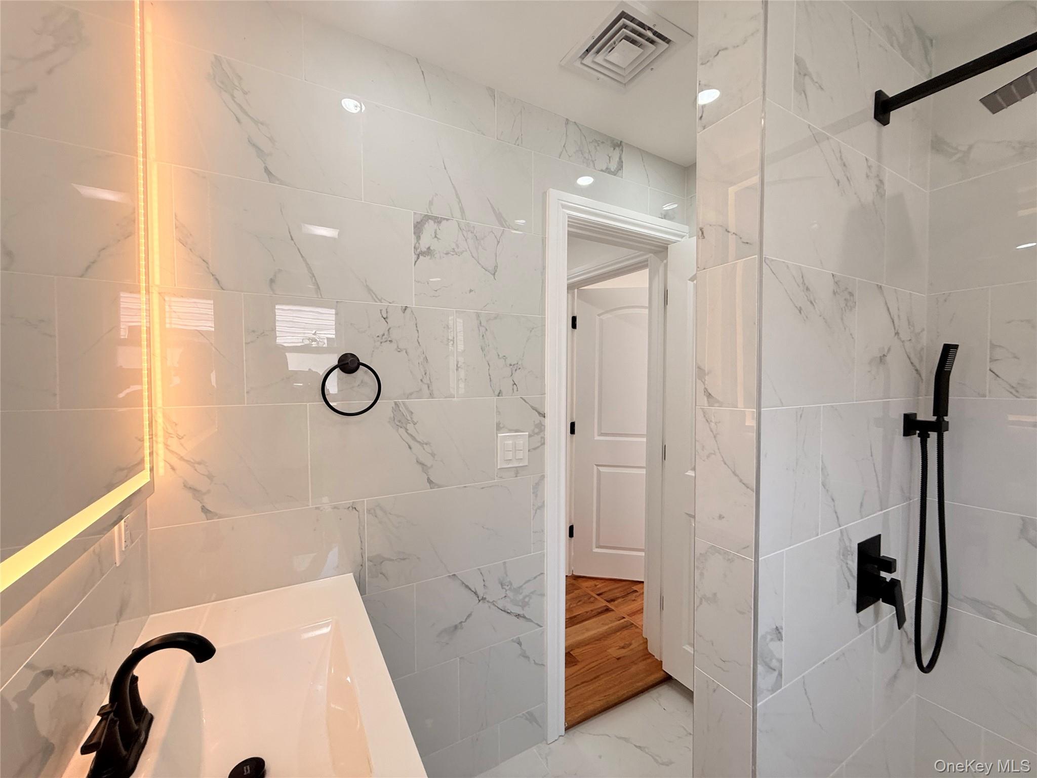 #18 photo, 110 Saint Francis Street, ナッソー郡 Roosevelt , NY 11575