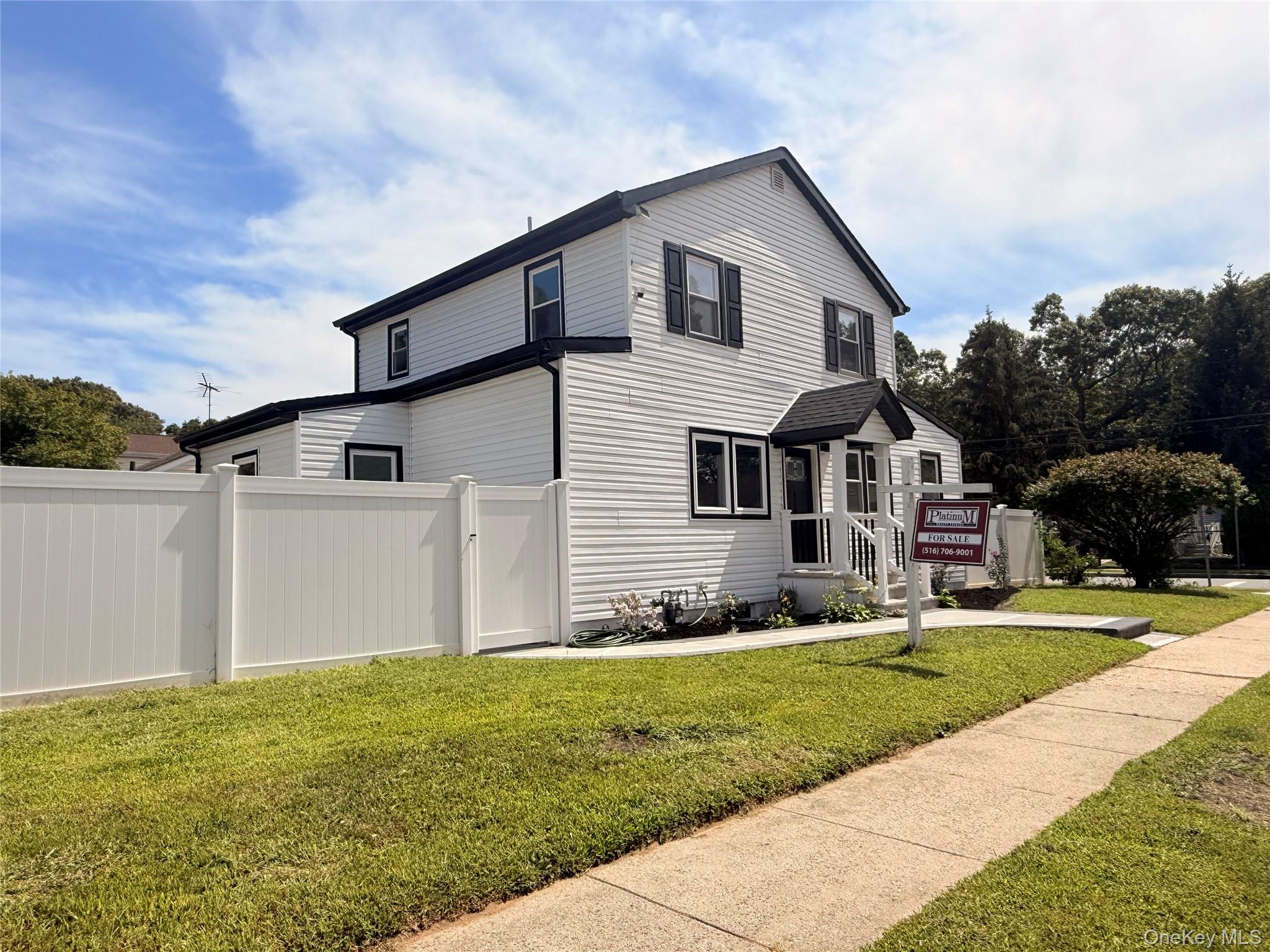 #3 photo, 110 Saint Francis Street, ナッソー郡 Roosevelt , NY 11575