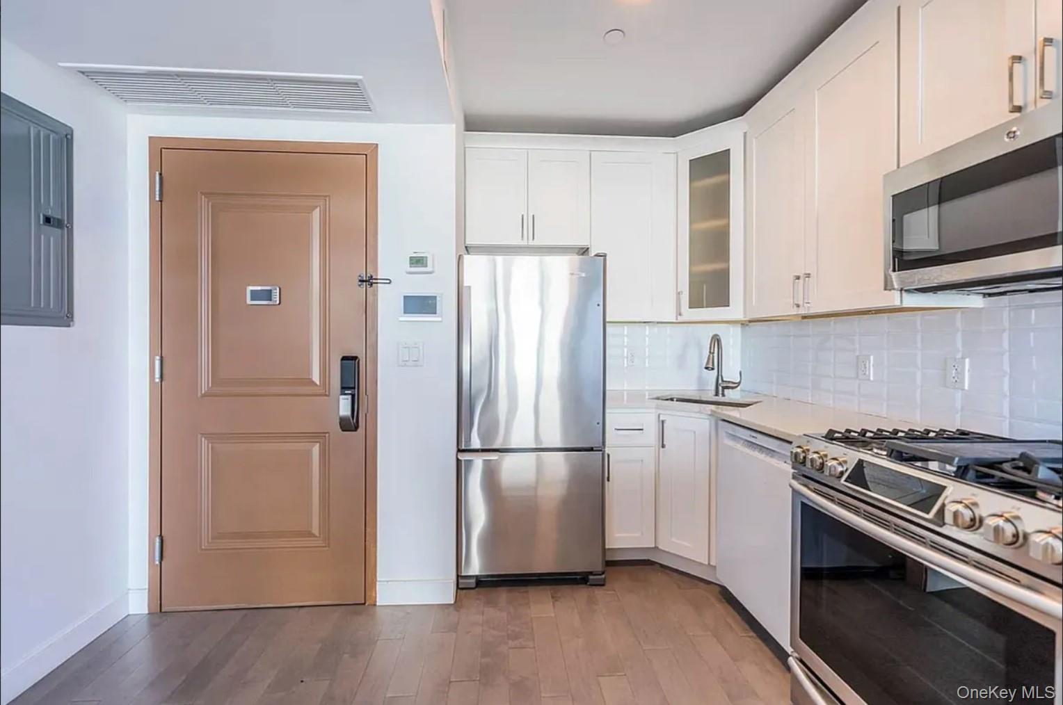 #4 photo, 4104 27th Street, Long Island City , NY 11101