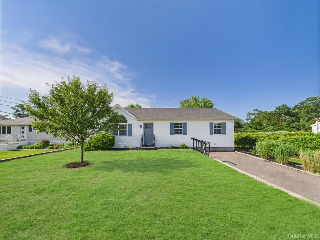 #1 photo, 45 Willow Street, 东长岛 Aquebogue , NY 11931