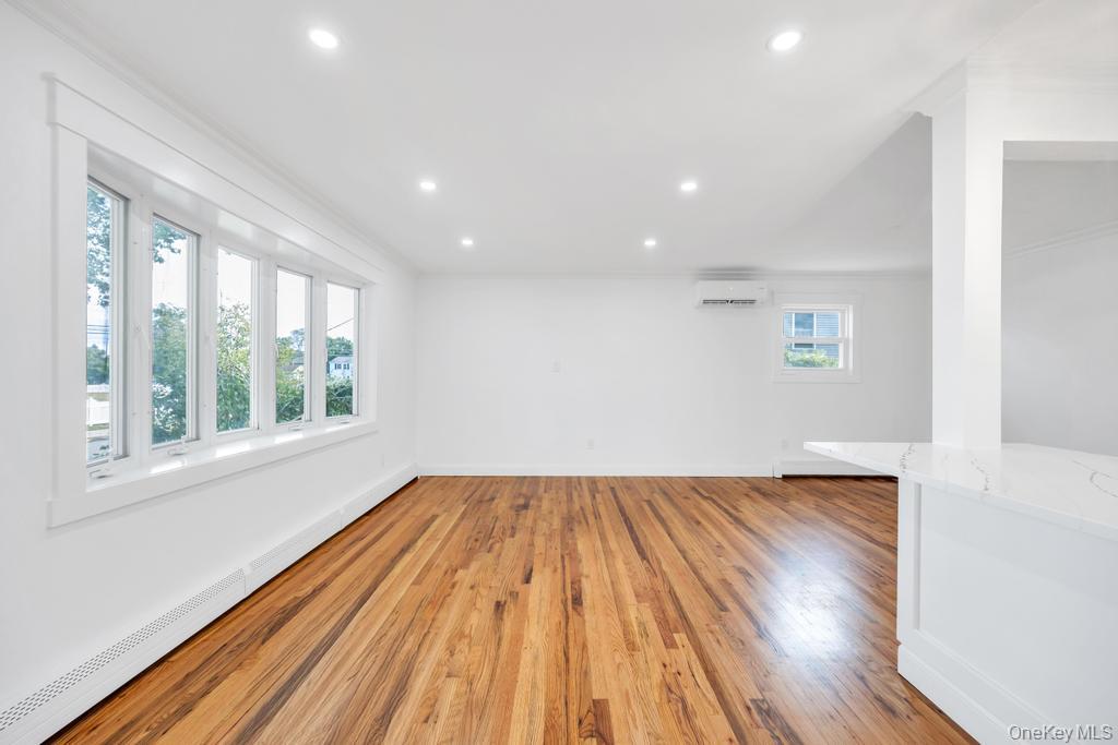 #11 photo, 104 Ralph Avenue, サフォーク郡 Babylon , NY 11702