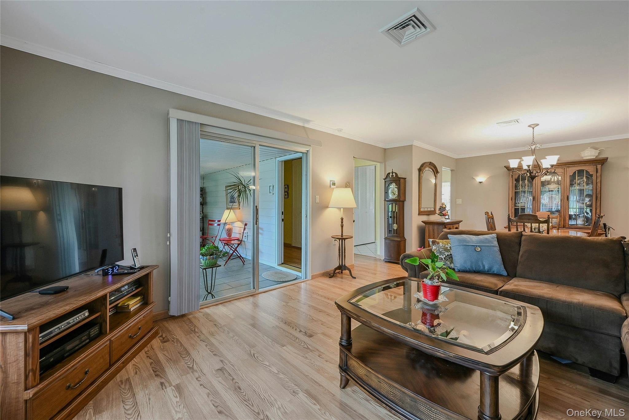 #10 photo, 98 A Eastbourne, サフォーク郡 Ridge , NY 11961