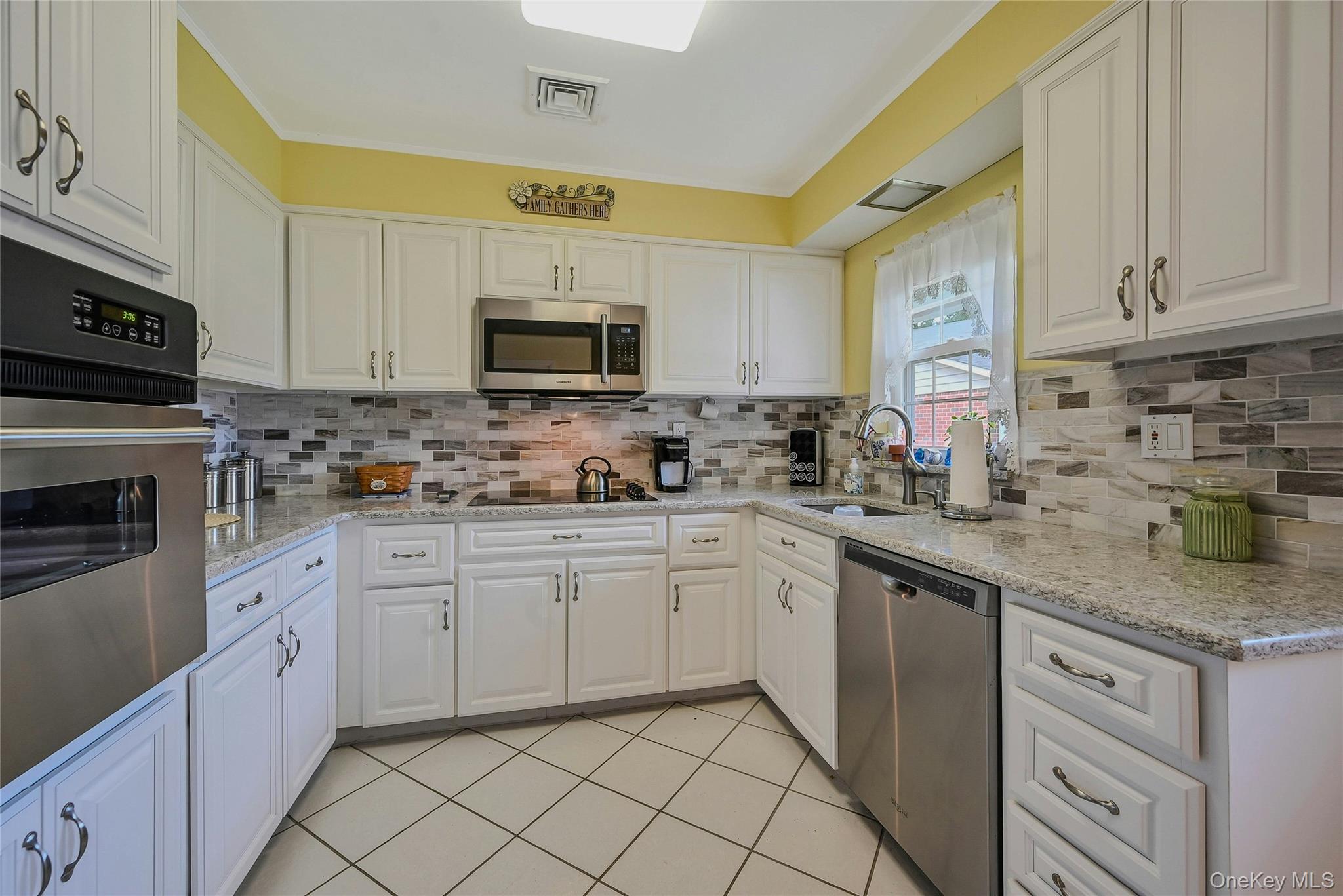 #12 photo, 98 A Eastbourne, サフォーク郡 Ridge , NY 11961