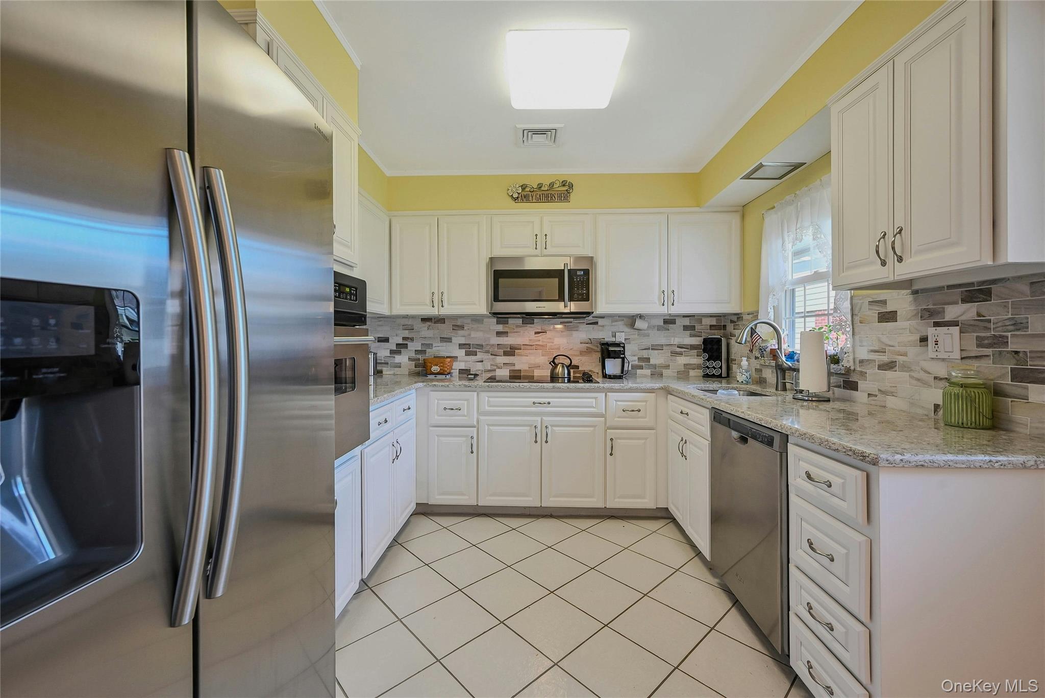 #13 photo, 98 A Eastbourne, サフォーク郡 Ridge , NY 11961